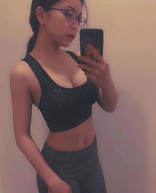 Bạn gái Quang Hải trở về phong cách sexy, mê diện nhất là đồ hở vai gợi cảm - 8