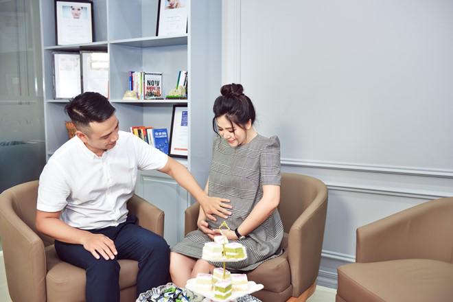 Ở tháng cuối của thai kỳ thứ 3, bà bầu Ngọc Hiền được chồng doanh nhân amp;#34;kè kèamp;#34; chăm sóc - 6