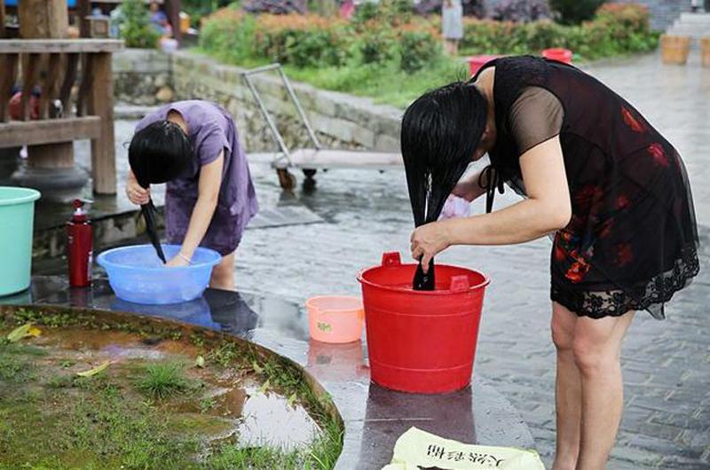 Suối nước nóng ở Wentang rất giàu selen nên có tác dụng chống oxy hóa nhất định. Suối nước nóng này có thể giúp làm đẹp cho các chị em. Nhiều cô gái đã đặc biệt đến đây để gội đầu hoặc rửa mặt bằng suối nước nóng với hy vọng đẹp hơn.
