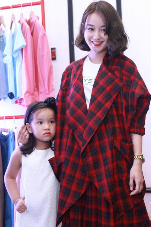 4 hotgirl xinh đẹp đời đầu 9X đều làm mẹ đơn thân, nhìn những đứa con đáng yêu hết nấc - 11