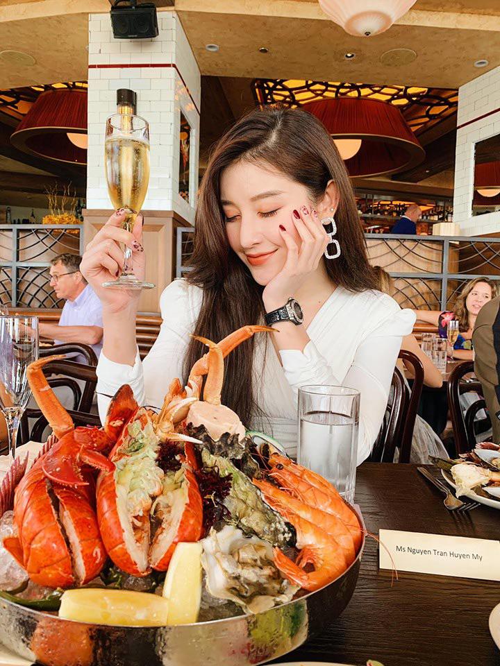 Fan hỏi loại nước hoa hay dùng, Á hậu Rich Kid đưa nguyên BST gây choáng váng thế này đây - 12