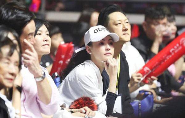 Lần đầu tiên Trương Bá Chi khoe con trai thứ 3 mới sinh, diện mạo cậu bé gây tò mò - 8