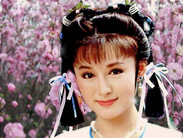 Ngôi sao 24/7: Cảnh sống nghèo khó của Suri Cruise sau khi bị bố bỏ rơi, ở cùng mẹ - 4