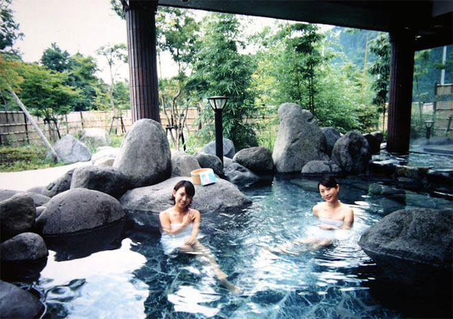 Tắm khoáng Onsen: Bí quyết sống lâu của người Nhật Bản