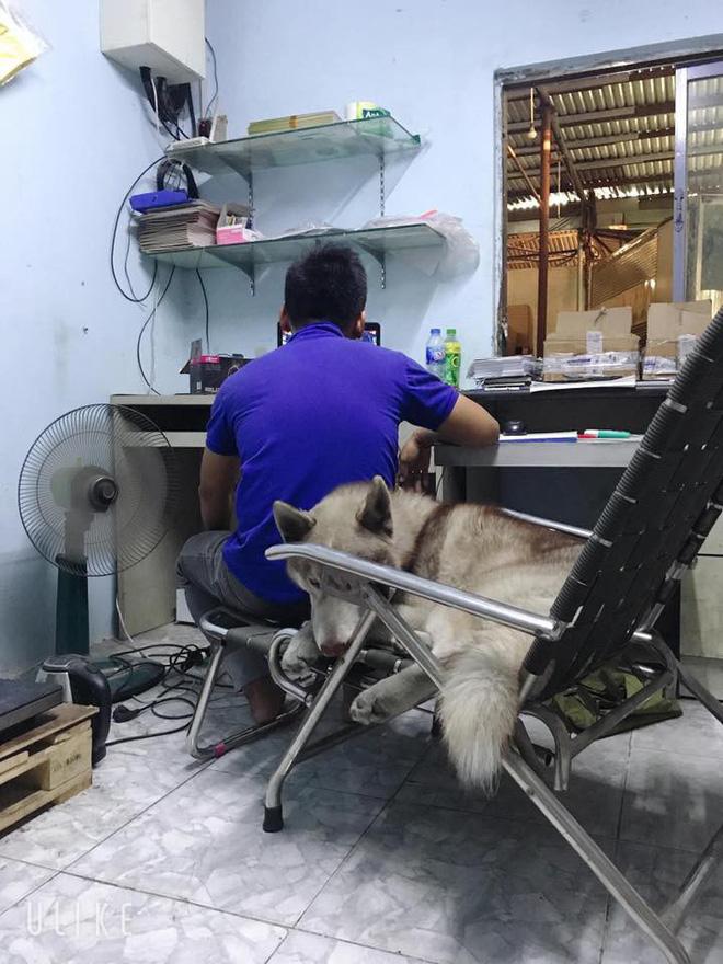 Vợ ngao ngán đăng ảnh chồng và amp;#34;con trai riêngamp;#34; thân thiết, dân mạng lại khen hết lời - 7