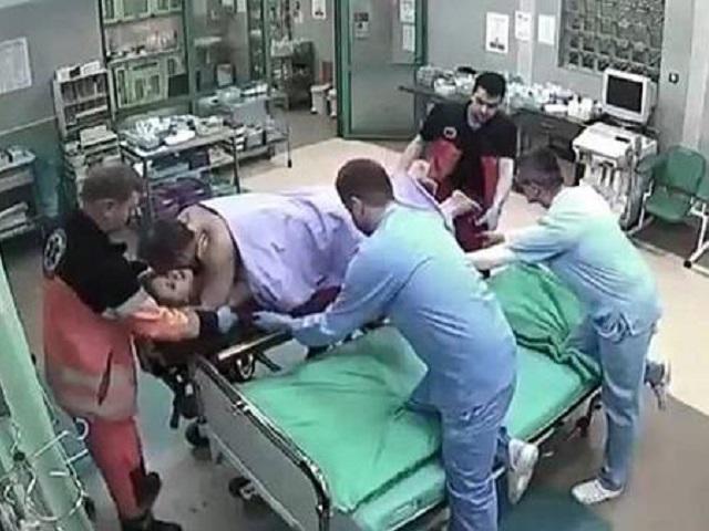 Chuyện ấy đang thăng hoa bỗng bị dính liền, cặp đôi tá hỏa nghe bác sĩ nói lý do