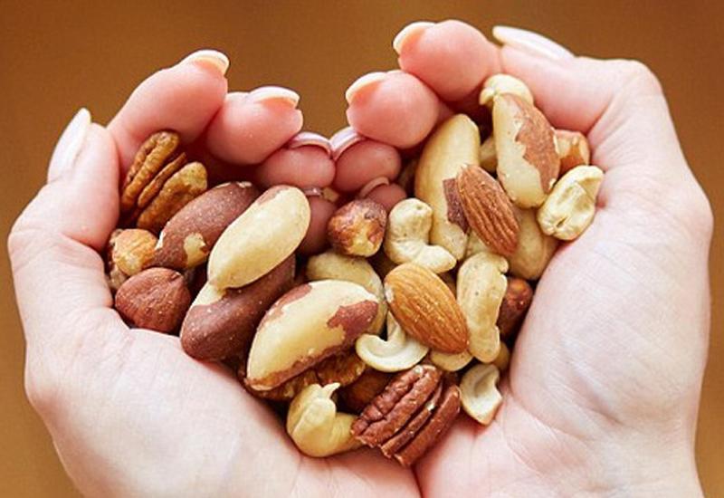 Các loại hạt không chỉ đứng đầu danh sách những thực phẩm dễ gây dị ứng cho trẻ dưới 1 tuổi mà còn có nguy cơ gây hóc nghẹn rất cao.
