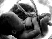 Bà bầu - Thai nhi trong bụng mẹ thường làm gì? Không chỉ ngủ mà còn đủ "trò" thú vị