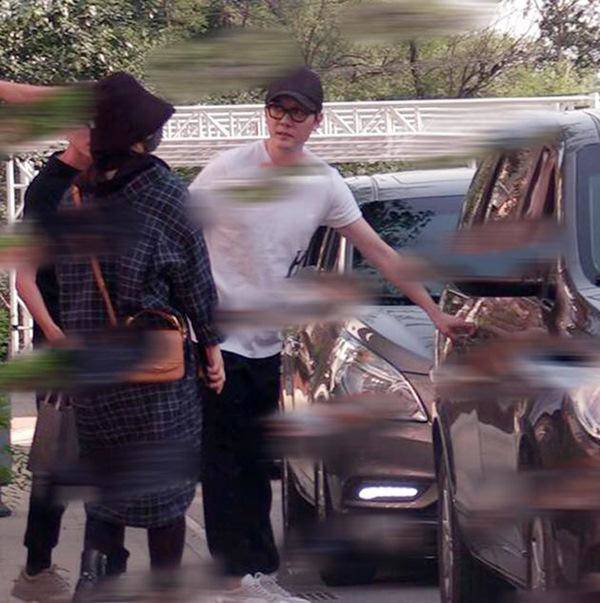 Ngôi sao 24/7: Ông chồng amp;#34;cuồng vợamp;#34; nhất Cbiz: Vợ phá dáng hậu sinh con vẫn ngọt ngào thế này - 2