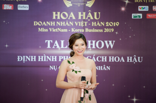 Nữ hoàng Duyên dáng Trần Thiên Lý chia sẻ cách chăm sóc làn da tỏa sáng cho thí sinh Việt-Hàn