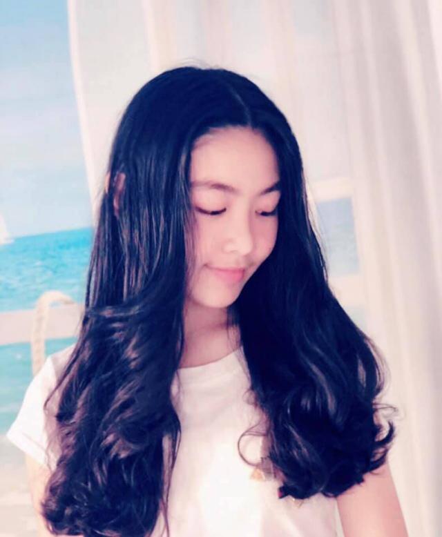 Không chỉ xinh như Hoa hậu, con gái MC Quyền Linh còn tự tay làm tóc đẹp không kém salon - 2