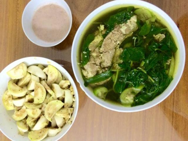 Trời nóng đỉnh điểm, có bát canh cua đồng nấu mùng tơi thì nồi cơm to đến mấy cũng hết