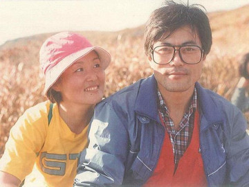 Đợi bạn trai đi tù 2 năm, cô gái không ngờ 40 năm sau thành đệ nhất phu nhân HQ