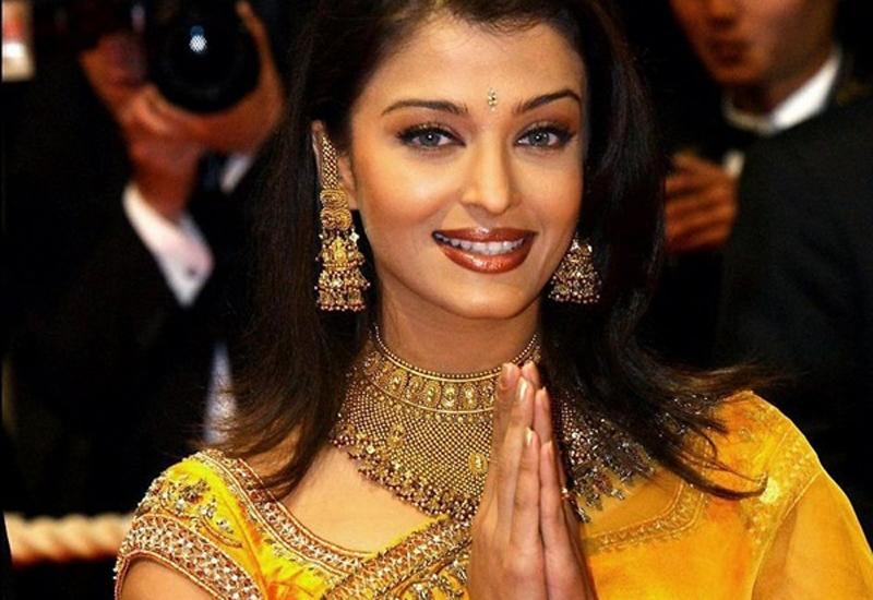 Aishwarya Rai được bầu là Hoa hậu đẹp nhất mọi thời đại vào năm 2000 và 5 năm sau, cô được bầu là Hoa hậu thế giới có sắc đẹp vượt thời gian.
