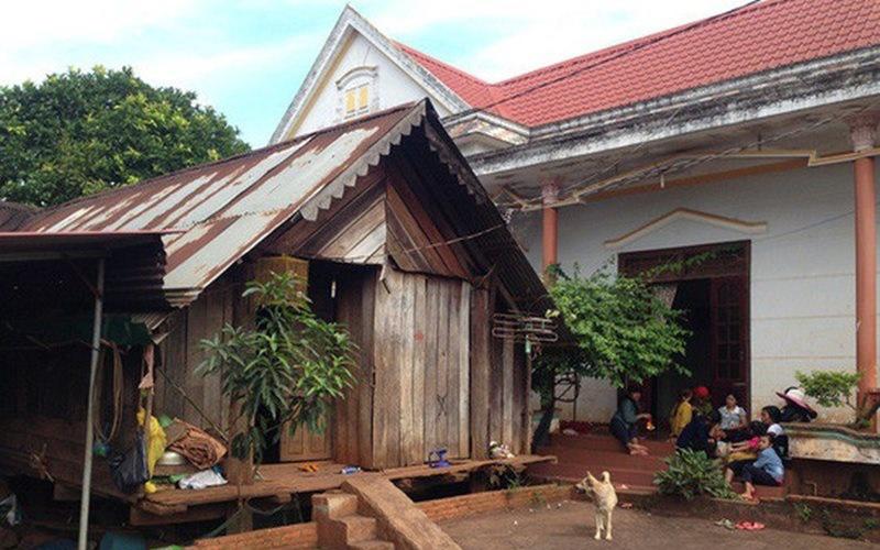 Riêng ước muốn cá nhân, H'Hen Niê tiết lộ đã lên kế hoạch sửa sang lại nhà ở quê. Tại Đắk Lắk, gia đình người đẹp có một ngôi nhà cấp 4 và một ngôi nhà sàn truyền thống của dân tộc Ê Đê.
