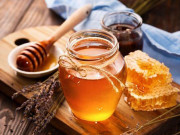 Sức khỏe - Bé trai 6 tháng tuổi tử vong vì ngày nào cũng uống mật ong