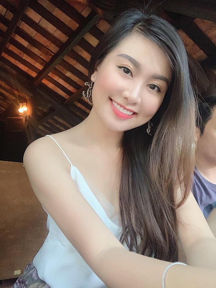 Nữ giám thị Nghệ An xinh như hot girl gây sốt, ngoài đời hoá ra đã 1 nách 2 con - 4