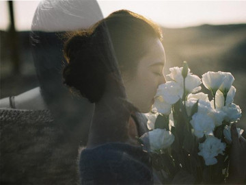 Thiên hạ ấm êm với tình yêu đôi lứa, còn mình vẫn vạn bước độc hành thì đã  sao?