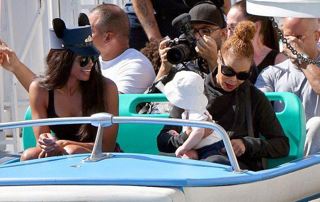 Cưới chồng tỷ phú, ly dị khi con còn ẵm ngửa, nữ ca sĩ vẫn thấy mình may mắn - 5