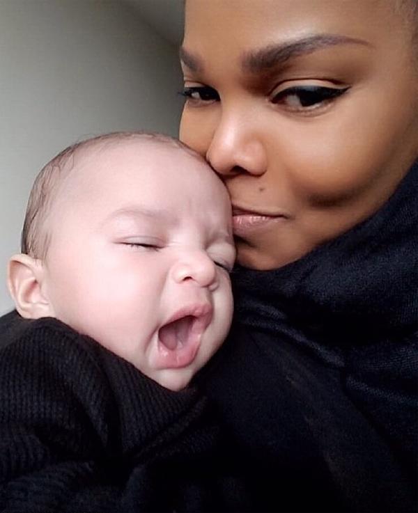 Cưới chồng tỷ phú, ly dị khi con còn ẵm ngửa, nữ ca sĩ vẫn thấy mình may mắn - 1