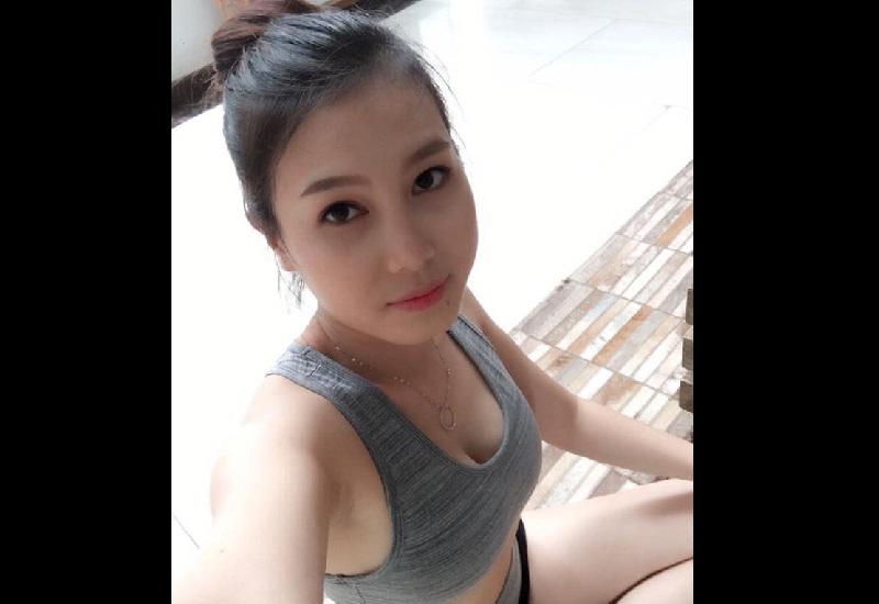 Một điều đáng chú ý ở bà mẹ 5 con này, dù đã qua 5 lần sinh nở nhưng chị Đinh Giang sở hữu vóc dáng rất đẹp, vòng ngực đầy đặn, eo thon, gương mặt xinh đẹp như gái 18.
