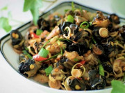 Clip Eva - Đưa cả nhà về quê với món ốc bươu xào lá lốt ngon mát ngày hè