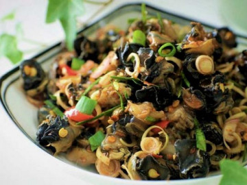Đưa cả nhà về quê với món ốc bươu xào lá lốt ngon mát ngày hè