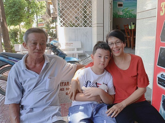 Cho con riêng về nhà bố mẹ chồng chơi, Lê Phương để lộ thái độ ông bà dành cho bé