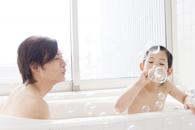 6 sai lam me viet hay mac khi tam cho tre nhung ngay nang nong, so 5 pho bien nhat - 2