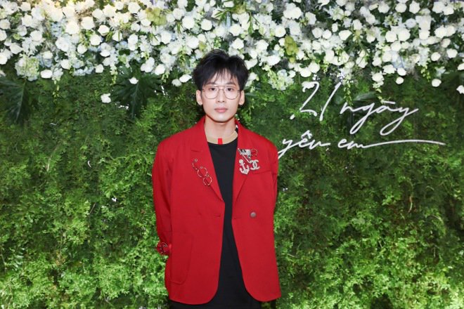 Trấn Thành, Hari Won tình tứ đến chúc mừng đàn em ra mắt phim ngôn tình - 1