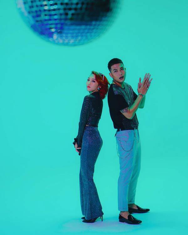 Cặp vợ chồng trẻ đánh bật Trường Giang Nhã Phương về khoản diện đồ đôi đã xuất hiện! - 10