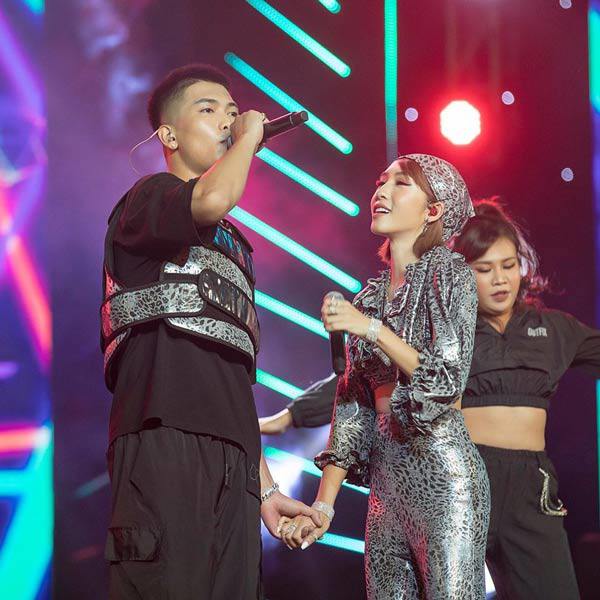 Cặp vợ chồng trẻ đánh bật Trường Giang Nhã Phương về khoản diện đồ đôi đã xuất hiện! - 9