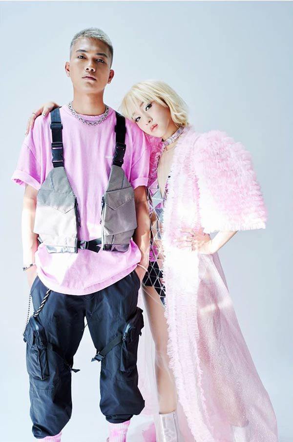 Cặp vợ chồng trẻ đánh bật Trường Giang Nhã Phương về khoản diện đồ đôi đã xuất hiện! - 8