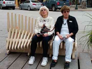 Ghế ngồi kiểu hàng rào biến hình linh hoạt khiến không gian nào cũng dễ sắp xếp