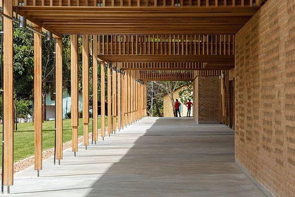Ngôi trường giữa rừng bằng gỗ và gạch bùn cho học sinh nghèo cực chất - 5
