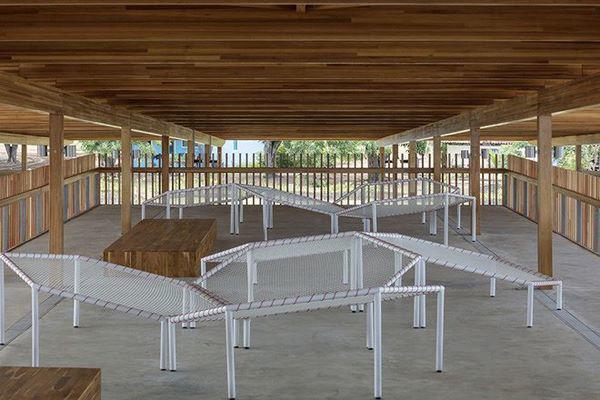 Ngôi trường giữa rừng bằng gỗ và gạch bùn cho học sinh nghèo cực chất - 7
