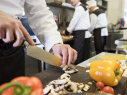 Sức khỏe - Cập nhật COVID-19 ngày 1/4: Virus corona chủng mới có thể lây nhiễm qua thực phẩm không?