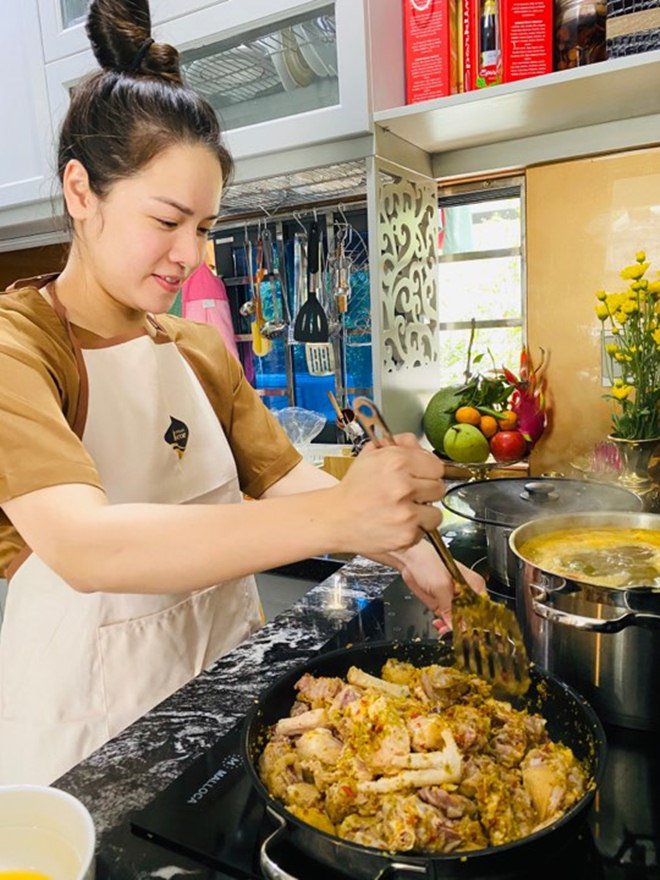 Sao Việt 24h: Clip Trấn Thành dành cho Mai Phương làm Ốc Thanh Vân khóc giàn giụa - 17