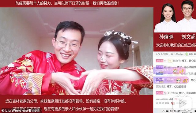 Tổ chức đám cưới bằng livestream vì dịch COVID-19, cô dâu chú rể nhận hơn 3 triệu lượt xem - 3