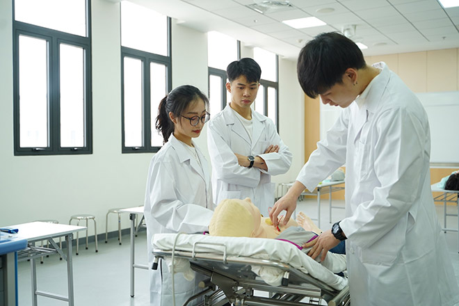 Vì sao khoa học sức khỏe là nghề nghiệp quan trọng cho tương lai? - 1