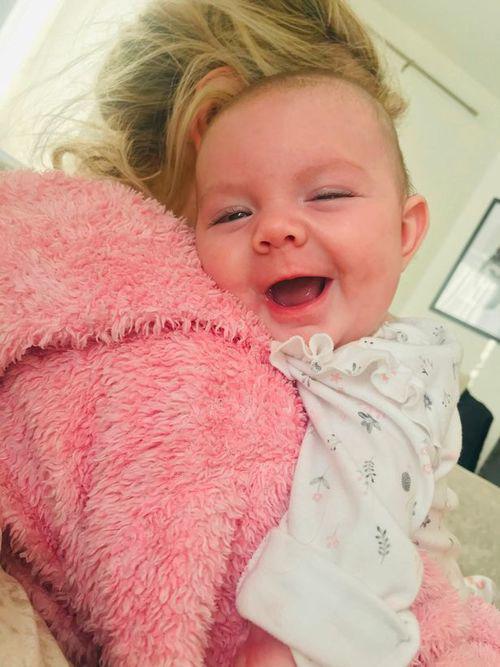 Con vừa chào đời 2 tay tím đen, nghe bác sĩ nói nguyên nhân bố mẹ không tin nổi - 6