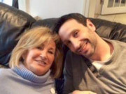 Tin tức - Mẹ qua đời vì COVID-19, bác sĩ phải dự đám tang qua phần mềm video vì đang cách ly