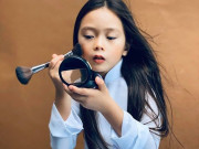 Làm mẹ - Con gái Đoan Trang 6 tuổi ra dáng mỹ nhân tương lai, tự trang điểm khiến mẹ "xách dép" học