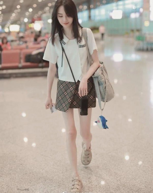 Từng bị chê gầy trơ xương, nàng tiểu Hoa đán nhan sắc lên hương dưới ống kính người qua đường - 2