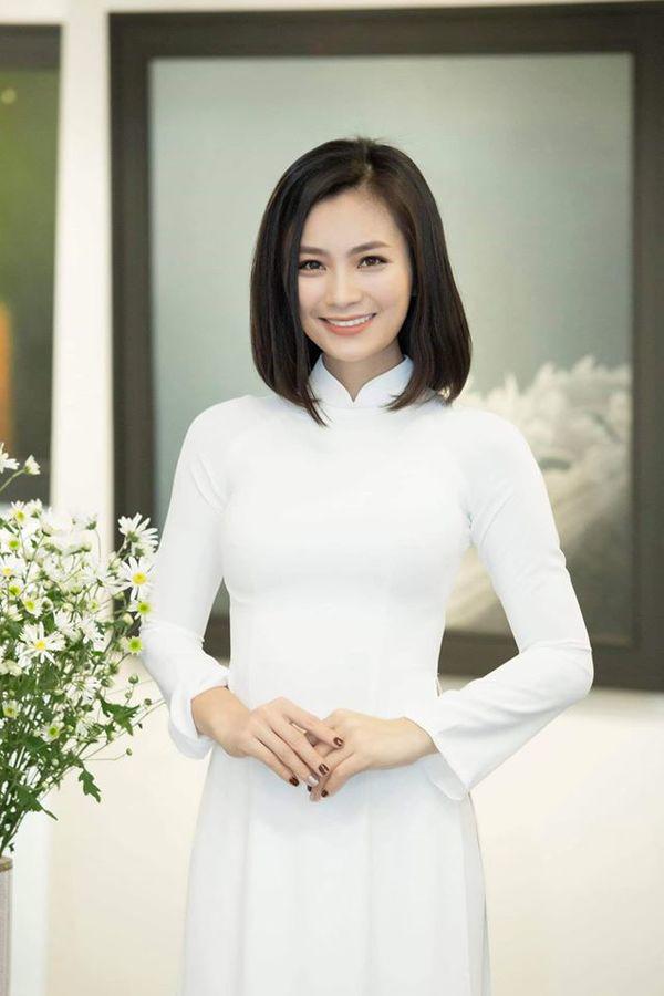 dien ao dai trang tinh khoi, ai tin nang san “hoa hong tren nguc trai” da la me hai con - 3