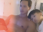 Làm mẹ - Người tình vô tư cởi trần thân thiết cùng con trai, Hồ Ngọc Hà bình luận cực ngắn gọn