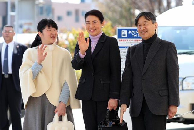 Nàng công chúa cô đơn nhất thế giới: Không được thừa kế ngôi vị, bị bạn học bắt nạt - 1