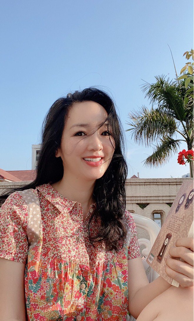 Sao Việt 24h: Hồng Ngọc nuôi gà, chồng và bố chồng đào ao thả cá giữa nước Mỹ - 10