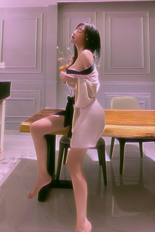Sao Việt 24h: Hồng Ngọc nuôi gà, chồng và bố chồng đào ao thả cá giữa nước Mỹ - 16