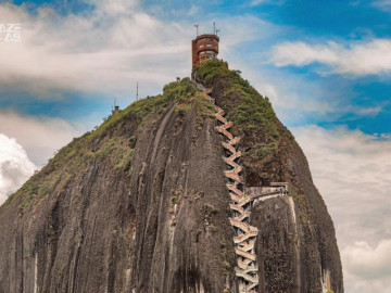 Chiêm ngưỡng tảng đá nguyên khối siêu to khổng tồ như quả núi ở Colombia